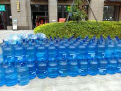 飲用桶裝水中會含有多少微生物？